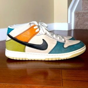 Nike Dunk Mid